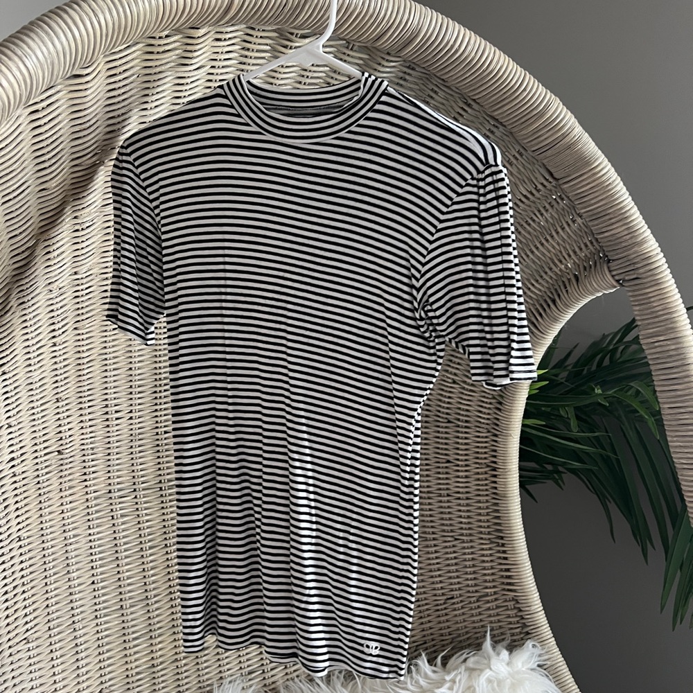 Black stripe puff sleeve Tee. size medium. Smoke free. Worn once.